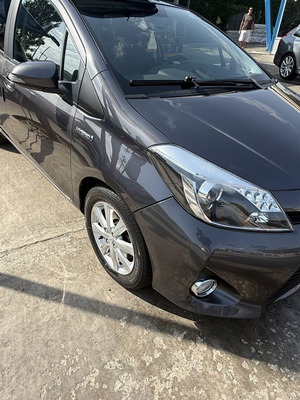 Toyota Yaris Hybrid 2014 κομπακτ αυτοκίνητο, ασημί