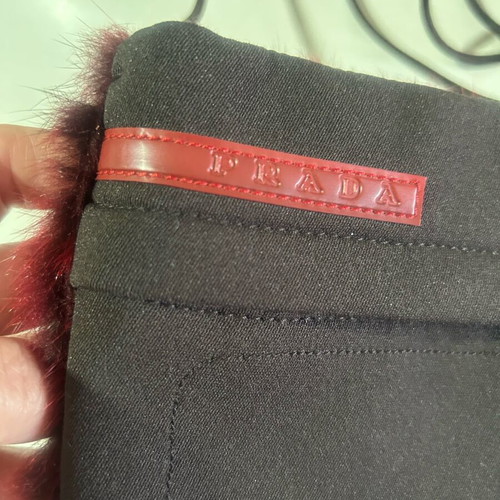Prada crossbody bag like new, red fur quality