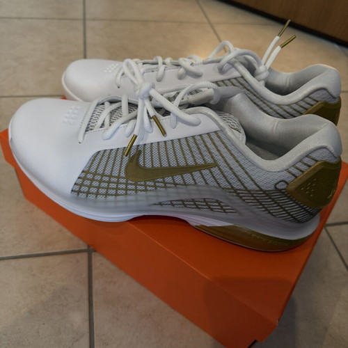 Nike M Zoom Vapor 12 Hypersmash tennis shoes new, size 45.5, white and gold