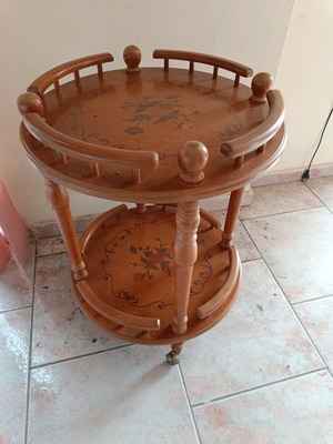 Round coffee table new with wheels and marquetry