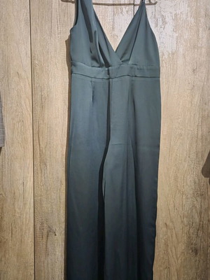Lulus one-piece jumpsuit size L like new