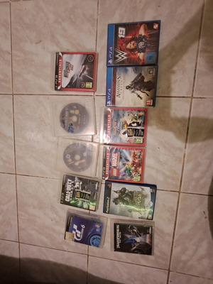 PlayStation game discs used, pack of 11, 5 like new