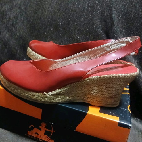 Zontary Club red sandals new size 40