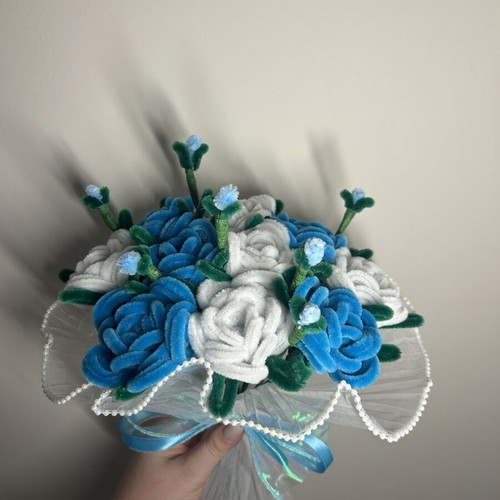 Handmade bouquet with 17 flowers like new