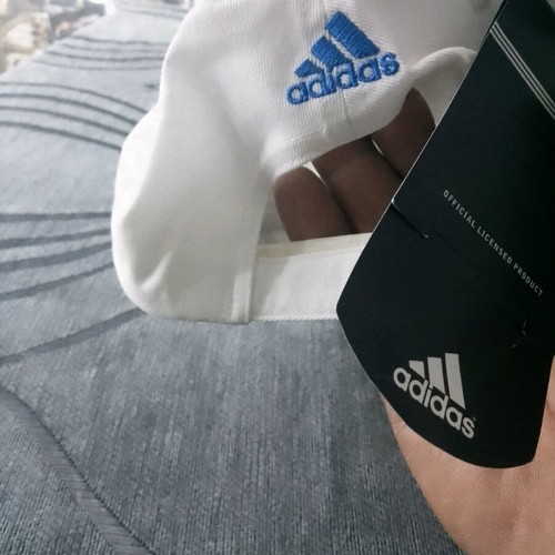 Adidas cap new with adjustable size