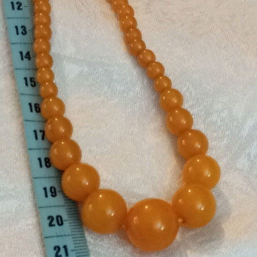 Vintage amber mastic necklace with screw clasp, 42 cm