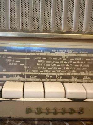 Philips vintage επιτραπέζιο ραδιόφωνο με πλήκτρα επιλογής ζωνών