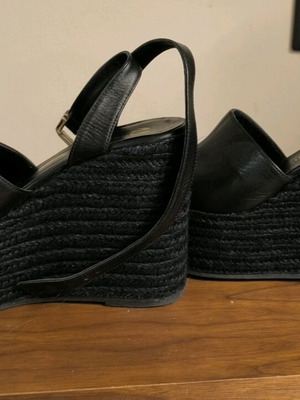 Mourtzi black platforms size 39 like new