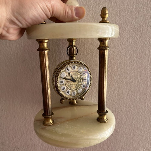 Vintage Europa Table Clock 2 Jewels, like new, onyx base