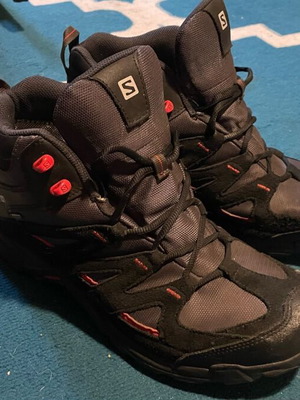 Μποτάκια Salomon Goretex σαν καινούργια, αδιάβροχα, μέγεθος 43 1/3, μαύρο-γκρι