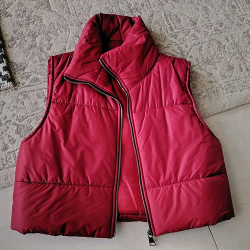 Women's sleeveless jacket like new, red, one size, short