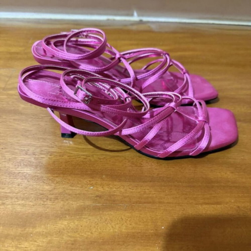 Zara women's fuchsia strappy sandals with medium heel