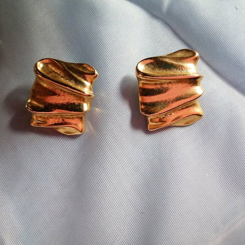 Clips earrings new, gold color, length 2.5 cm