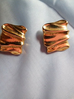 Clips earrings new, gold color, length 2.5 cm