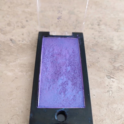 Mono eyeshadow REVOLUTION purple heaven used