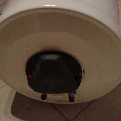 Magnum vertical water heater 80 liters like new