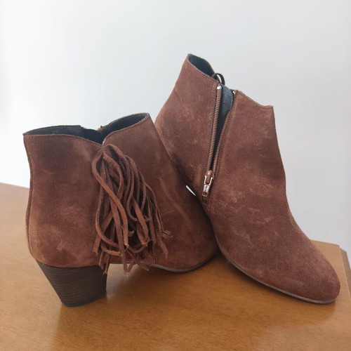 BT London suede ankle boots with fringes size 41 like new, brown