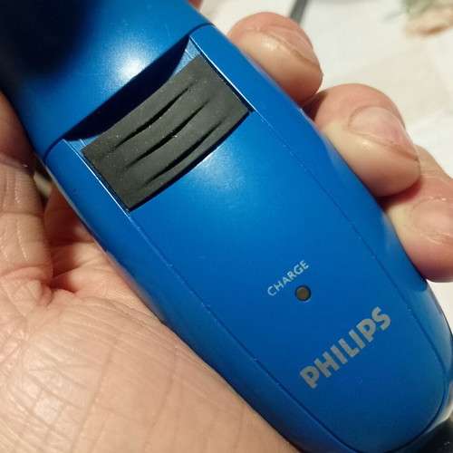 Philips shaver like new, missing one blade
