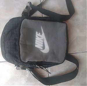 Τσαντάκι και τσάντα Nike!