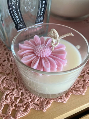 Plant-based candle in container with pumpkin spicy scent 100g