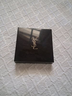 Yves Saint Lauren Duo Ombre Eyeshadow Pallet used