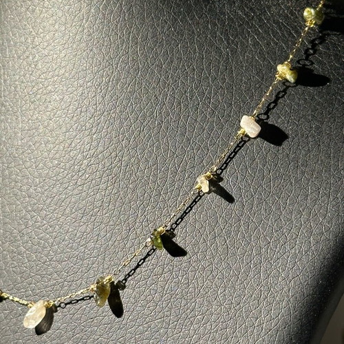 Necklace new with stones and gold chain