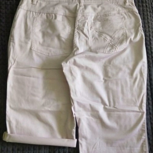 Woman's fashion denim bermuda shorts like new, pale pink, high waist