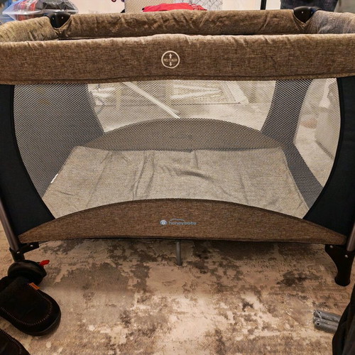 Honey Baby playpen like new with accessories