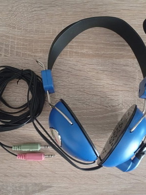 Wired headset with microphone