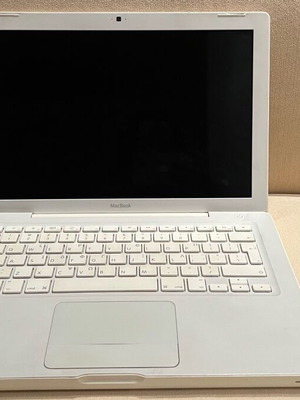 Apple MacBook white 2009/2010 used for parts or project
