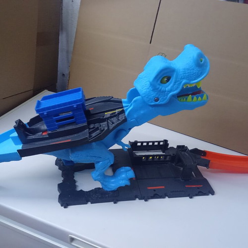 Hot Wheels City T-Rex Chomp Down racetrack HKX42 with 5 toy cars