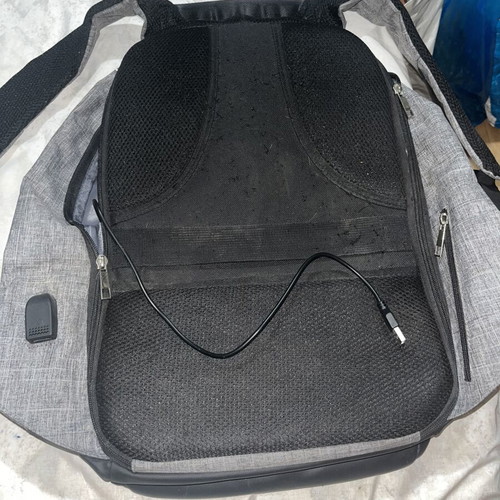 Nod anti-theft bag used with USB charging port