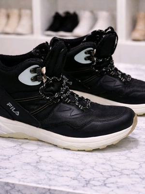 Fila δερμάτινα μποτάκια σαν καινούργια, μέγεθος 41, μαύρα