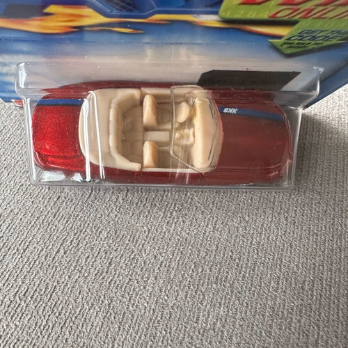 Hot Wheels Jaguar XK8 mainline 2001 new