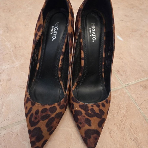 Migato Leopard Print Pumps with Pointed Toe