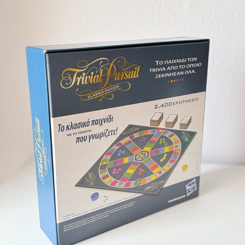 Trivial Pursuit Classic Edition board game like new