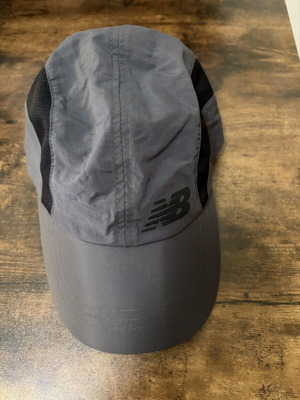 New Balance hat like new, black and gray, one size