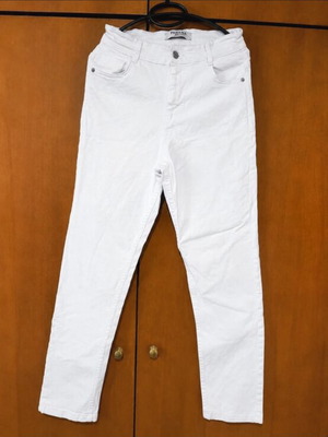 White jeans used, size medium, straight fit