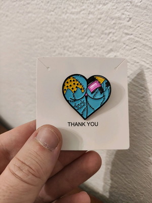 Halloween heart pin like new