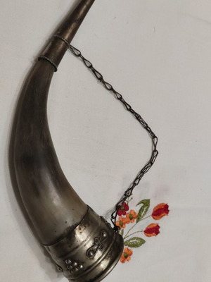 Drinking horn vintage, used, natural horn with silver carved details