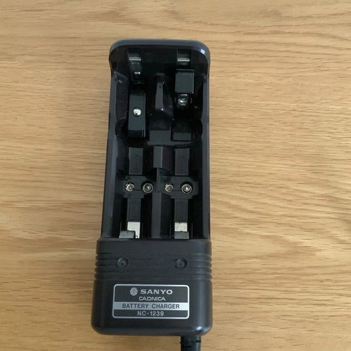 Sanyo NC-1239 Battery Charger like new for Cadnica batteries