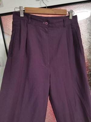 Modern purple high-waisted pants with pleats and straight leg, like new