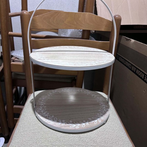 Two-tier stand for cupcakes like new