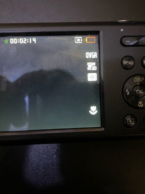 Samsung ES95 digital camera like new