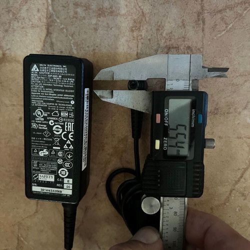 Delta Electronics ADP-40KD BB Laptop Power Supply 19V 2.1A 40W like new