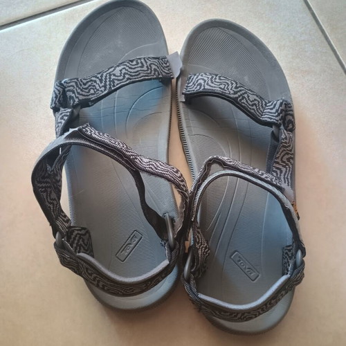 Teva men's sandals size 44.5 like new