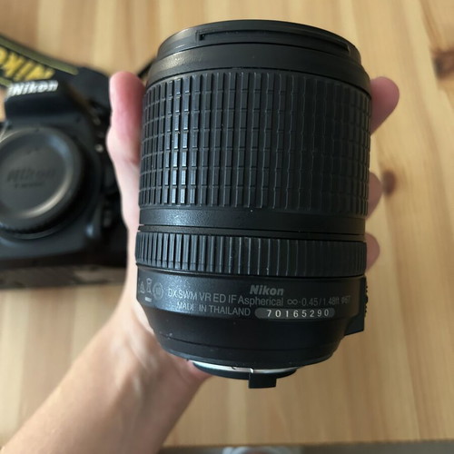 Nikon D7200 DSLR with NIKKOR 18-140mm VR lens and bag, full kit