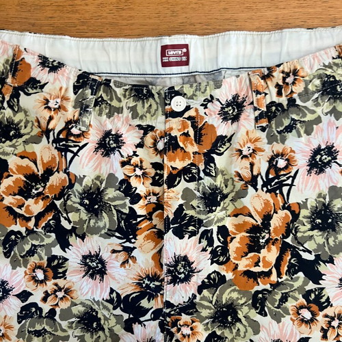 Levi's floral bermuda shorts XL like new, multicolor