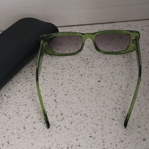 AV sunglasses like new, green