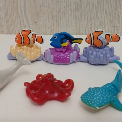 Kinder Joy Surprise used Finding Dory Nemo figure set